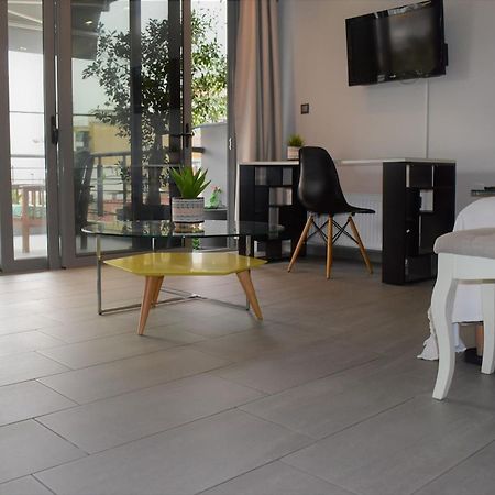 Apartament Stylish Boutique Loft With Private Balcony Ateny Zewnętrze zdjęcie