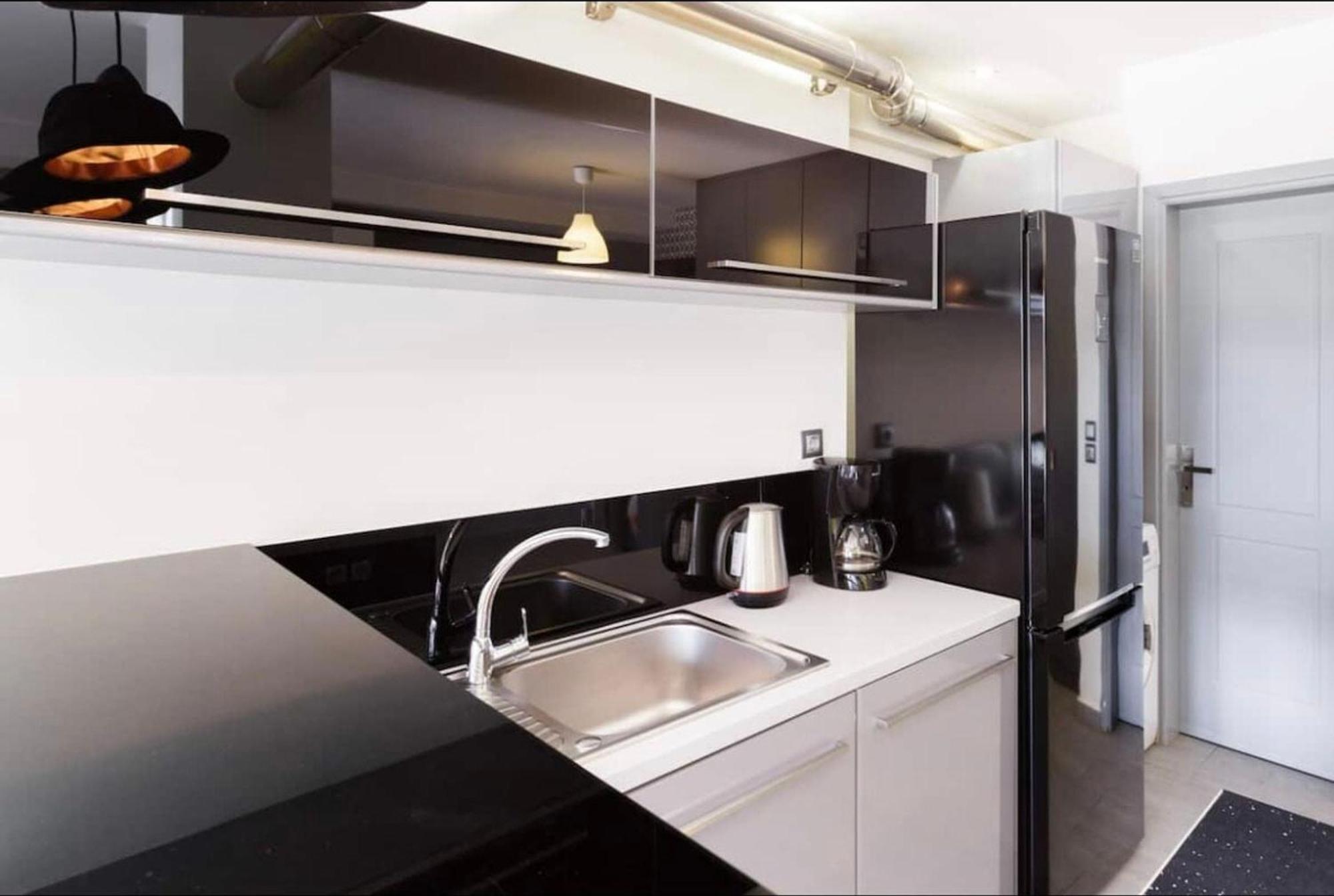 Apartament Stylish Boutique Loft With Private Balcony Ateny Zewnętrze zdjęcie