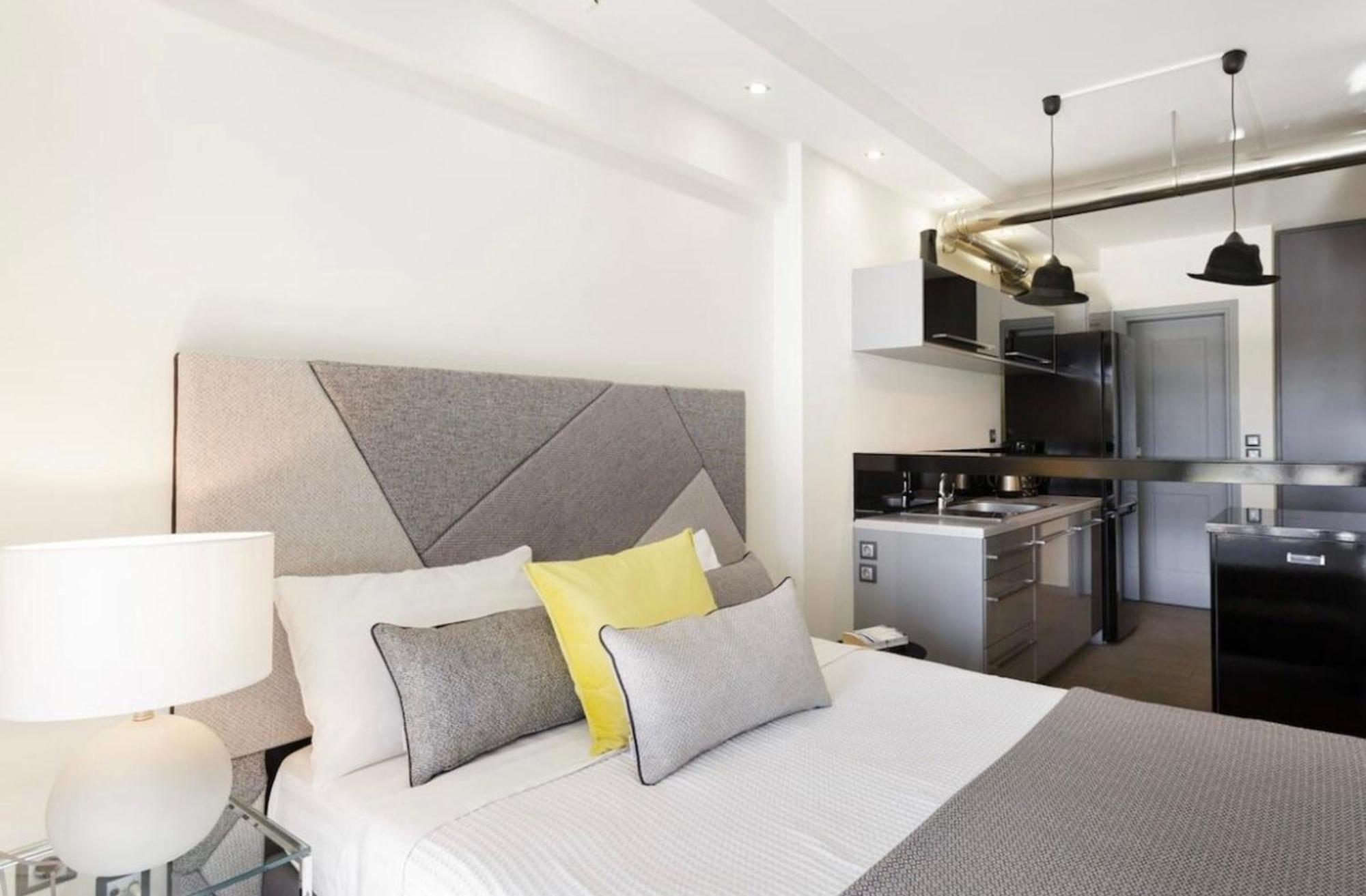 Apartament Stylish Boutique Loft With Private Balcony Ateny Zewnętrze zdjęcie