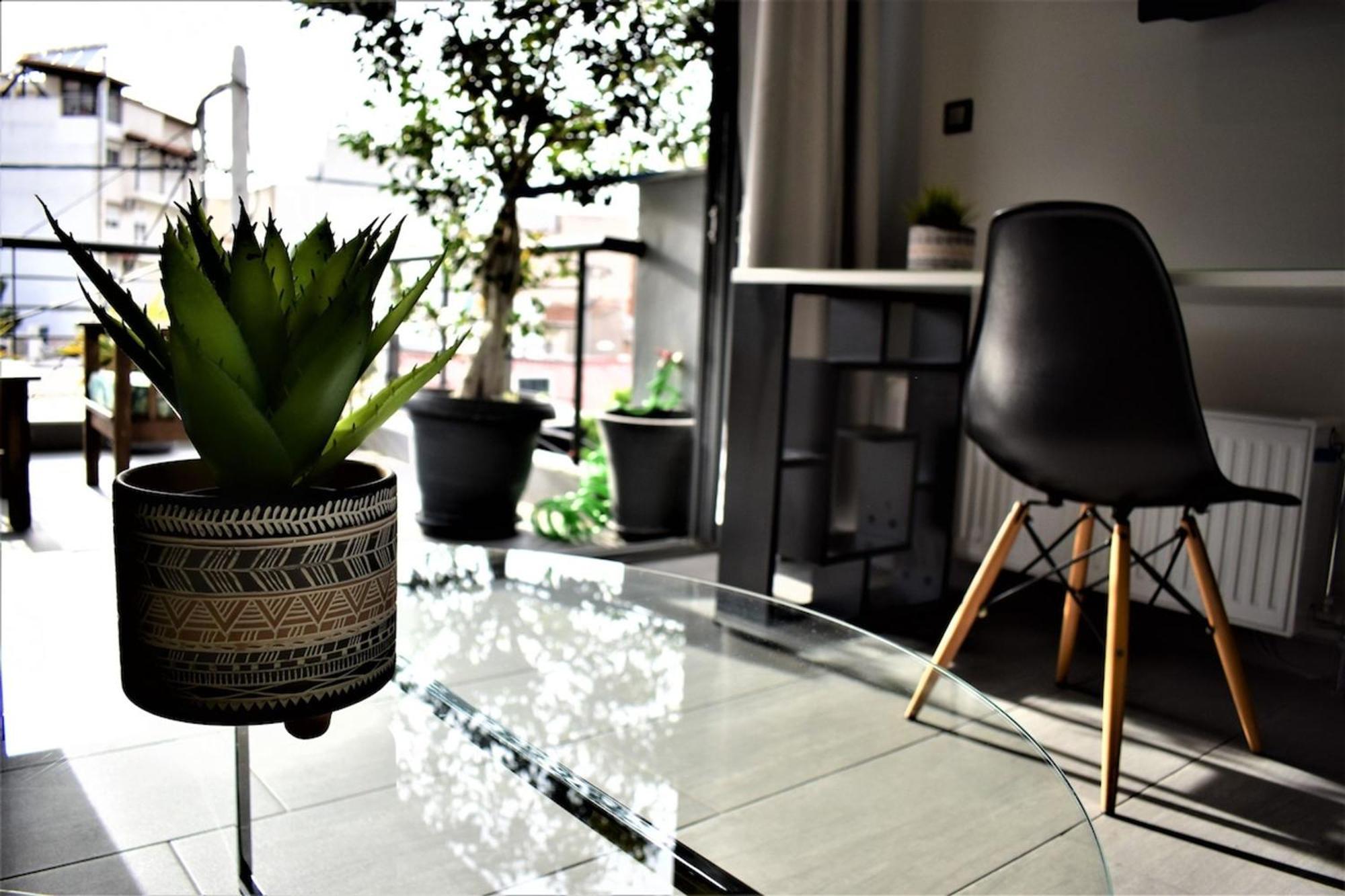 Apartament Stylish Boutique Loft With Private Balcony Ateny Zewnętrze zdjęcie